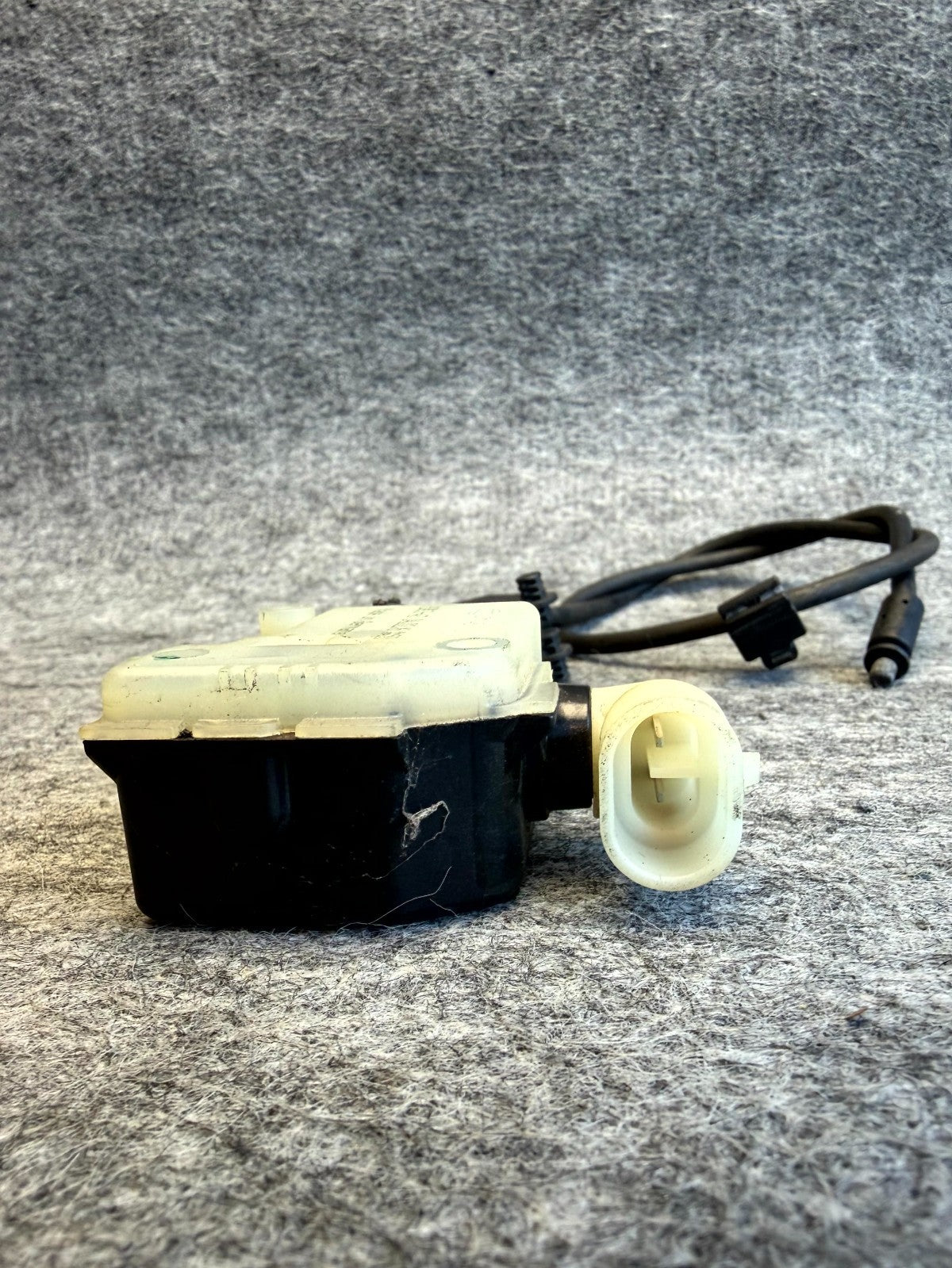 ♦️2012 – 2016 TESLA MODEL S HOOD LOCK LATCH RELEASE W/ CABLE OEM, 1034876-00-C