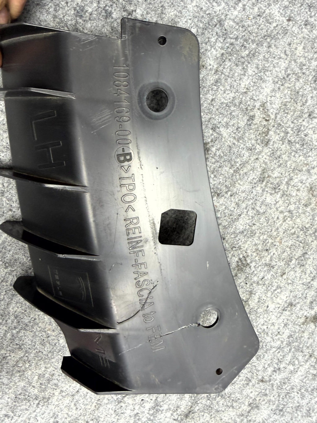 ♦️17-23 TESLA MODEL 3 FRONT LEFT UPPER BUMPER SUPPORT BRACKET OEM, 1084169-00-B