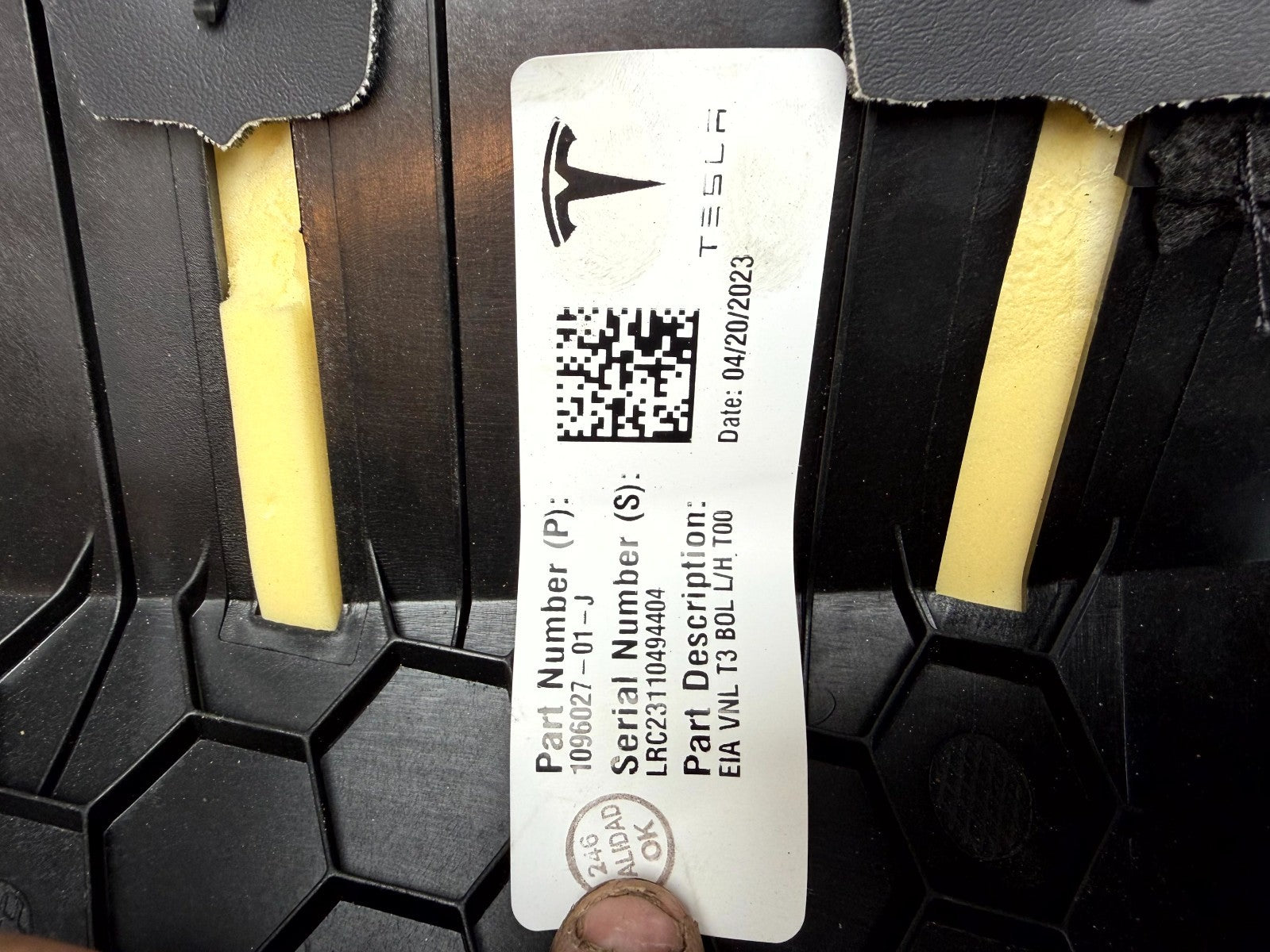 ♦️2017 - 2023 TESLA MODEL 3 REAR LEFT SEAT BOLSTER TRIM CUSHION OEM 1096027-01-J