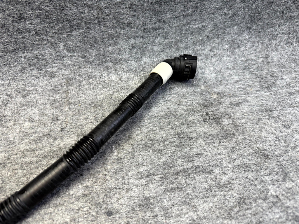 ♦️17-23 TESLA MODEL 3 FRONT RADIATOR OUTLET COOLING PIPE HOSE OEM, 1077589-00-E