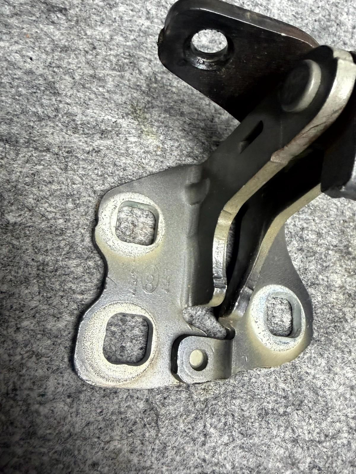♦️2017 - 2023 TESLA MODEL 3 FRONT RIGHT SIDE DOOR HINGE SET OEM, A046571