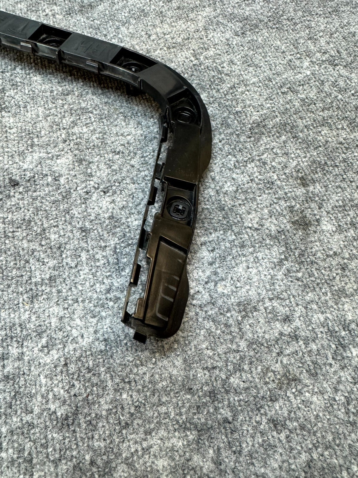 2017 - 2023 TESLA MODEL 3 REAR RIGHT SIDE BUPMER MOUNT BRACKET OEM, 1083991-00-K