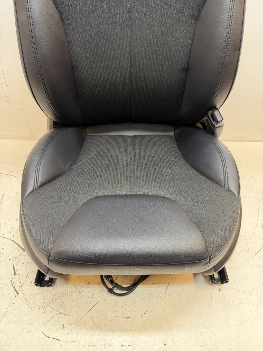 2016-2020 Tesla Model S Front Passenger Side Seat Black Cloth / Leather Right