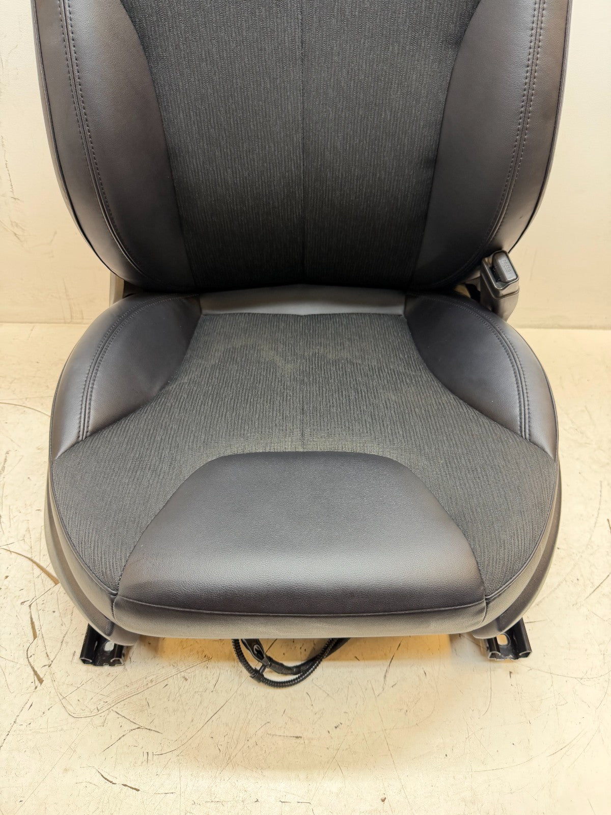 2016-2020 Tesla Model S Front Passenger Side Seat Black Cloth / Leather Right
