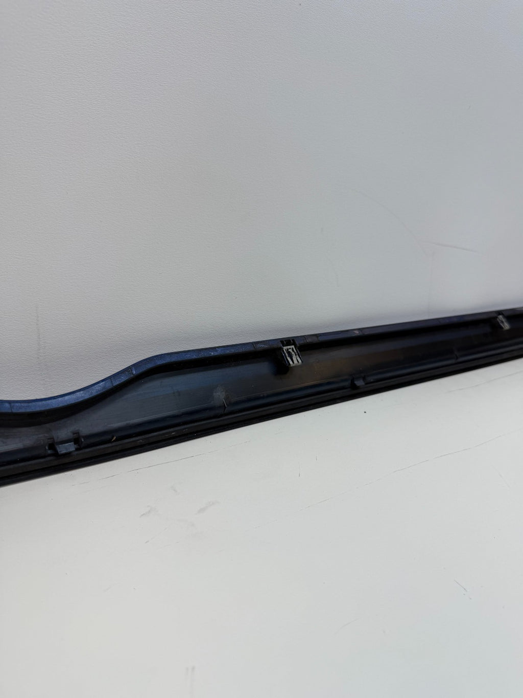 2012-25 Model S Passenger Rocker Skirt Molding Scuff Panel Right RH 1012217-00-F