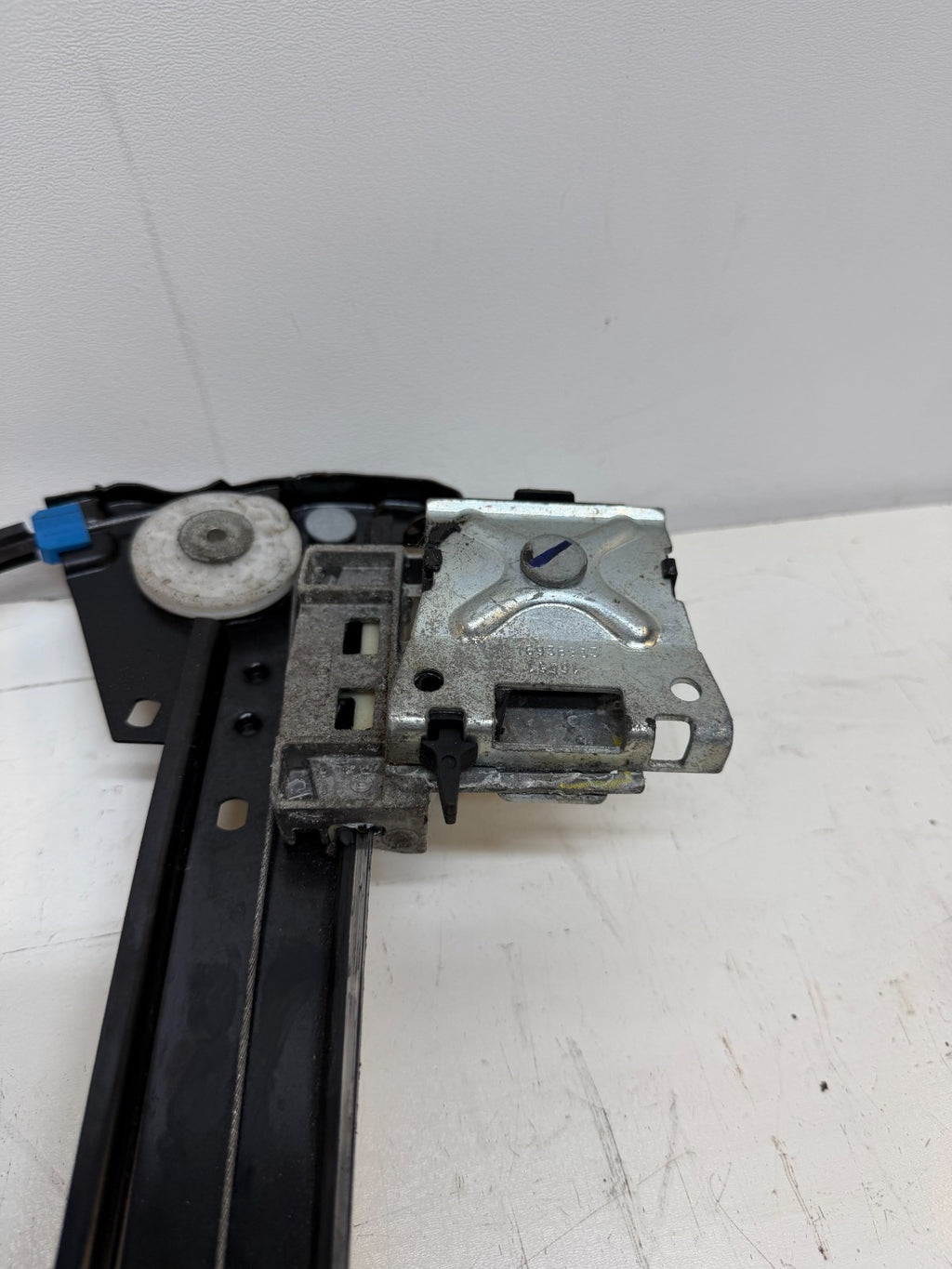 12-20 Tesla Model S Front Left Side Power Window Regulator & Motor 6006551-00-G