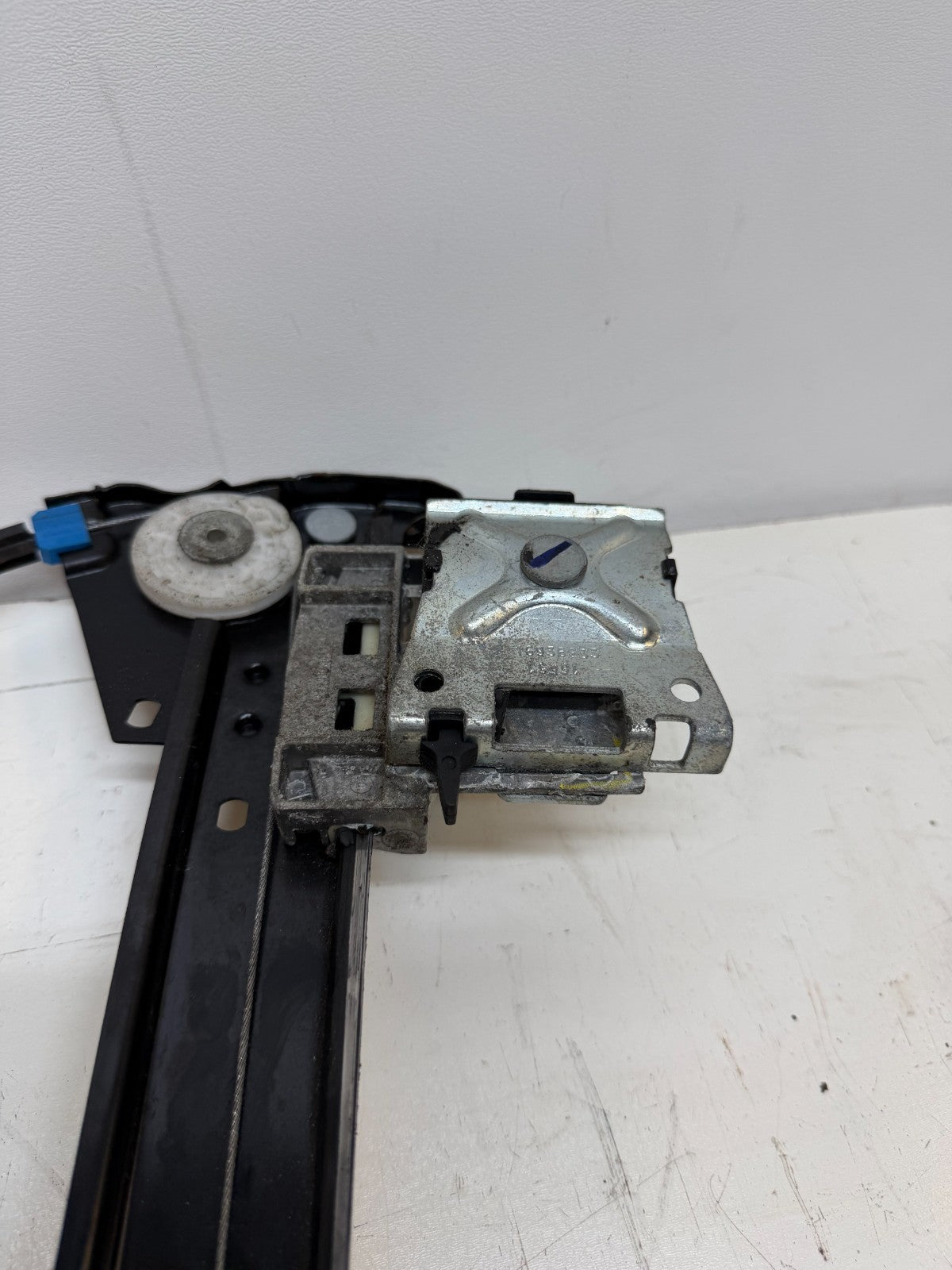 12-20 Tesla Model S Front Left Side Power Window Regulator & Motor 6006551-00-G