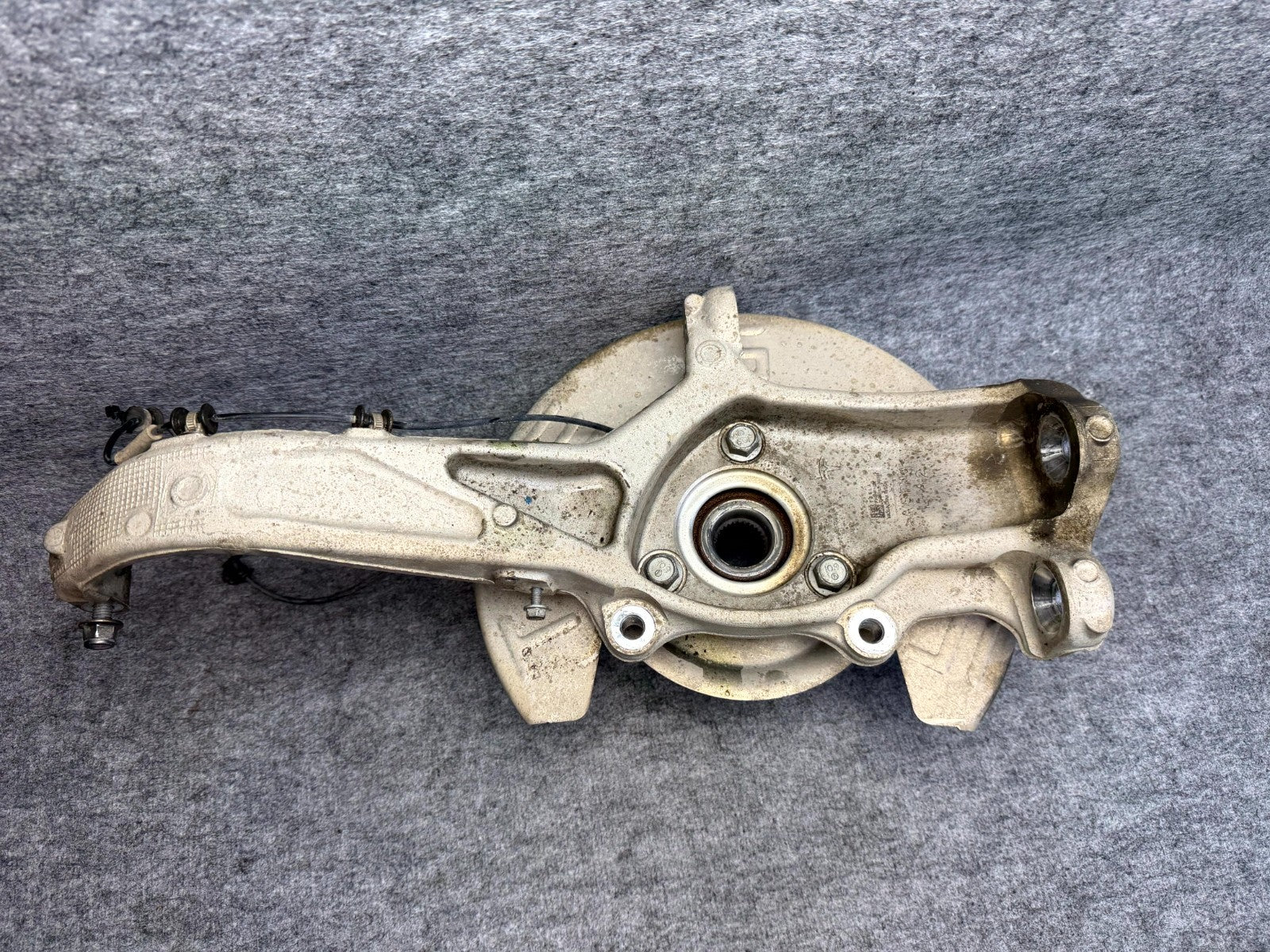 ♦️17-23 TESLA MODEL 3 FRONT LEFT SIDE SPINDLE KNUCKLE WHEEL HUB OEM, 104431100E