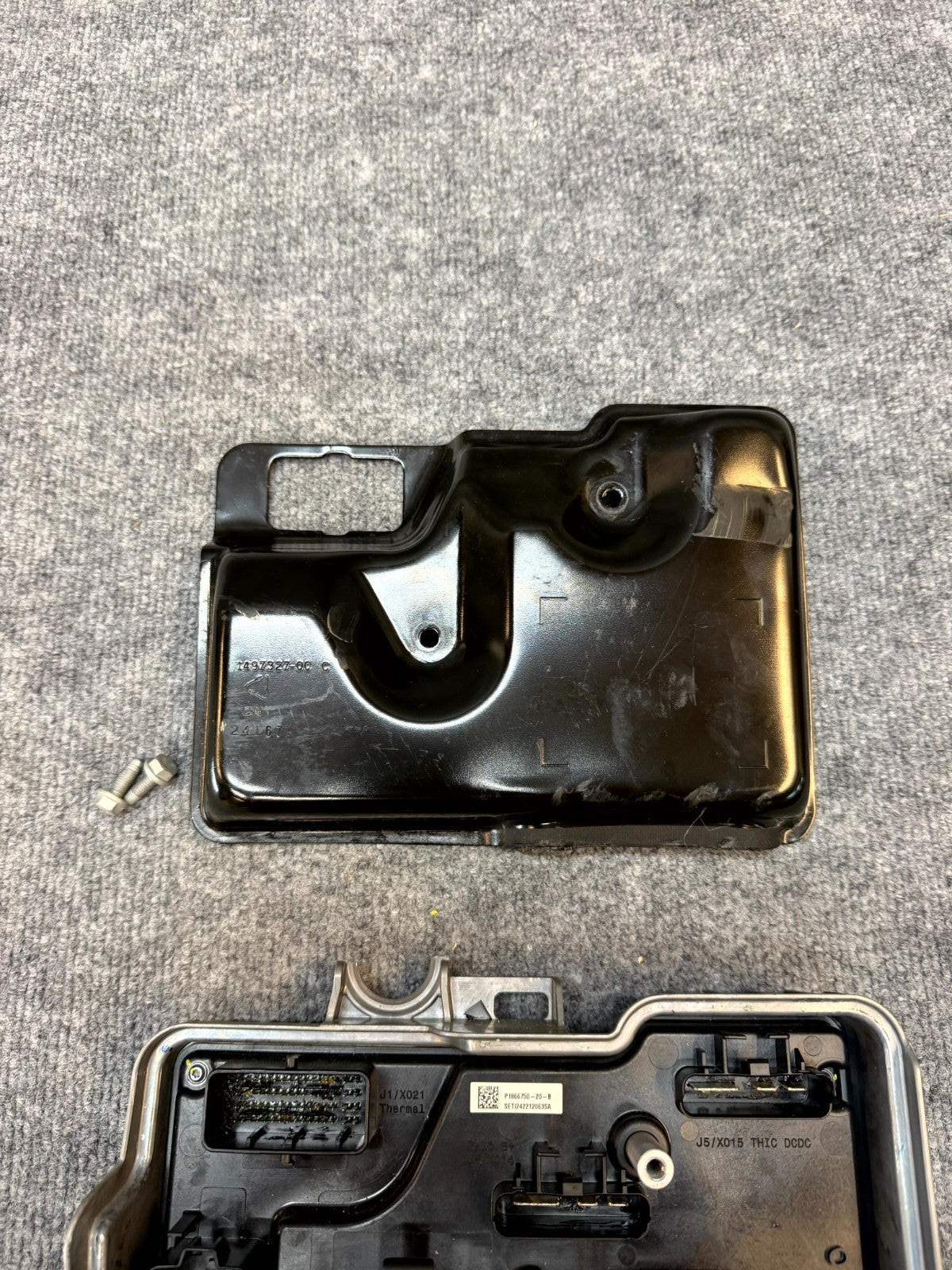 2020-2024 TESLA MODEL Y FRONT BODY COMPUTER CONTROL MODULE COVER OEM, 1497327-00
