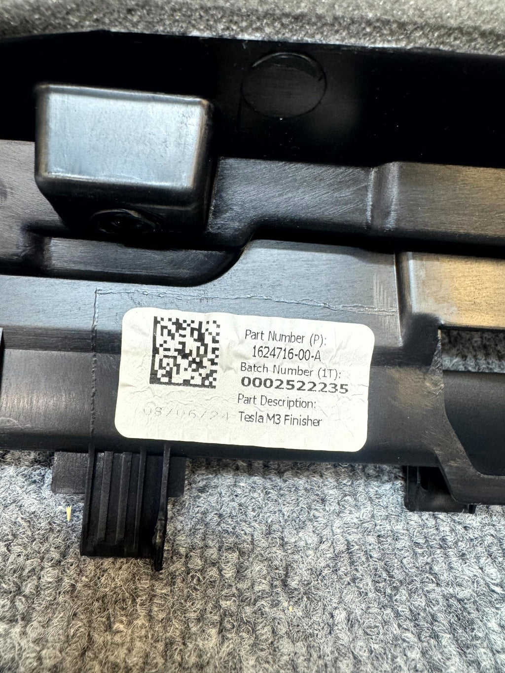 20-24 TESLA MODEL Y DASH INSTRUMENT PANEL BLOW FINISHER BRACKET OEM 1624716-00-A