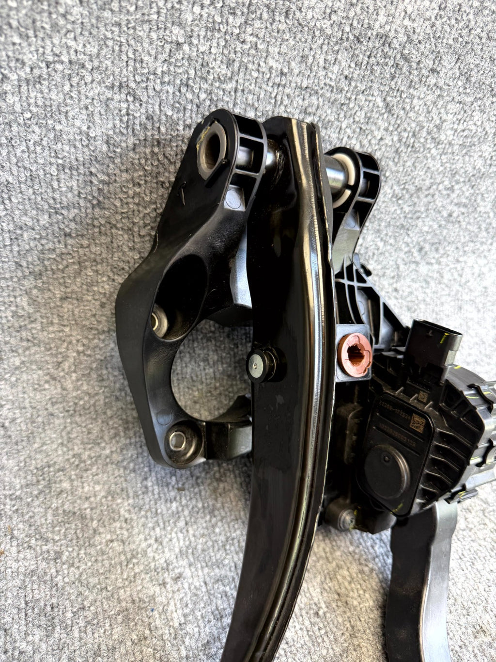 2017-2023 TESLA MODEL 3 ACCELERATOR & BRAKE PEDAL SET ASSEMBLY OEM, 1044691-00-D