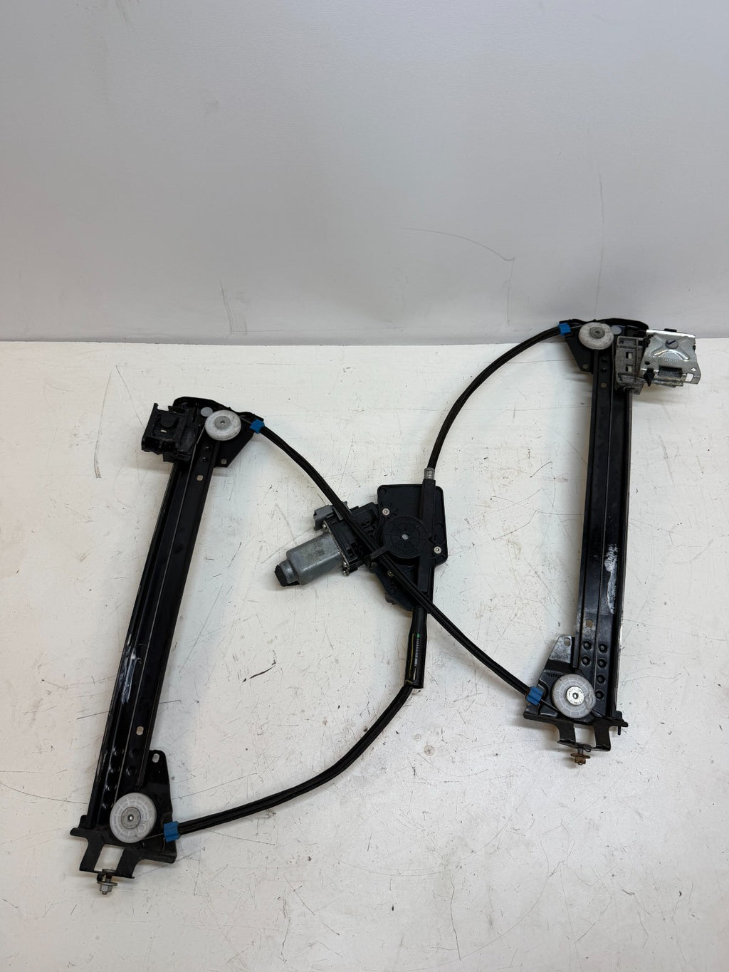 12-20 Tesla Model S Front Left Side Power Window Regulator & Motor 6006551-00-G