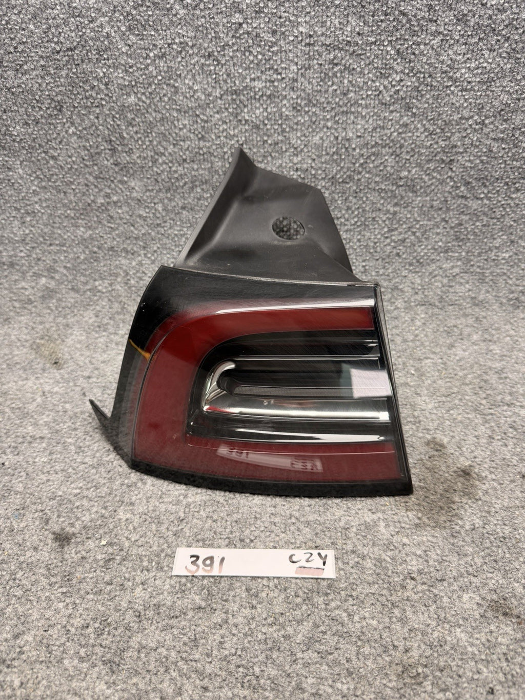 2020 - 2024 TESLA MODEL Y REAR LEFT DRIVER OUTER TAIL LIGHT OEM 1502086-00-D