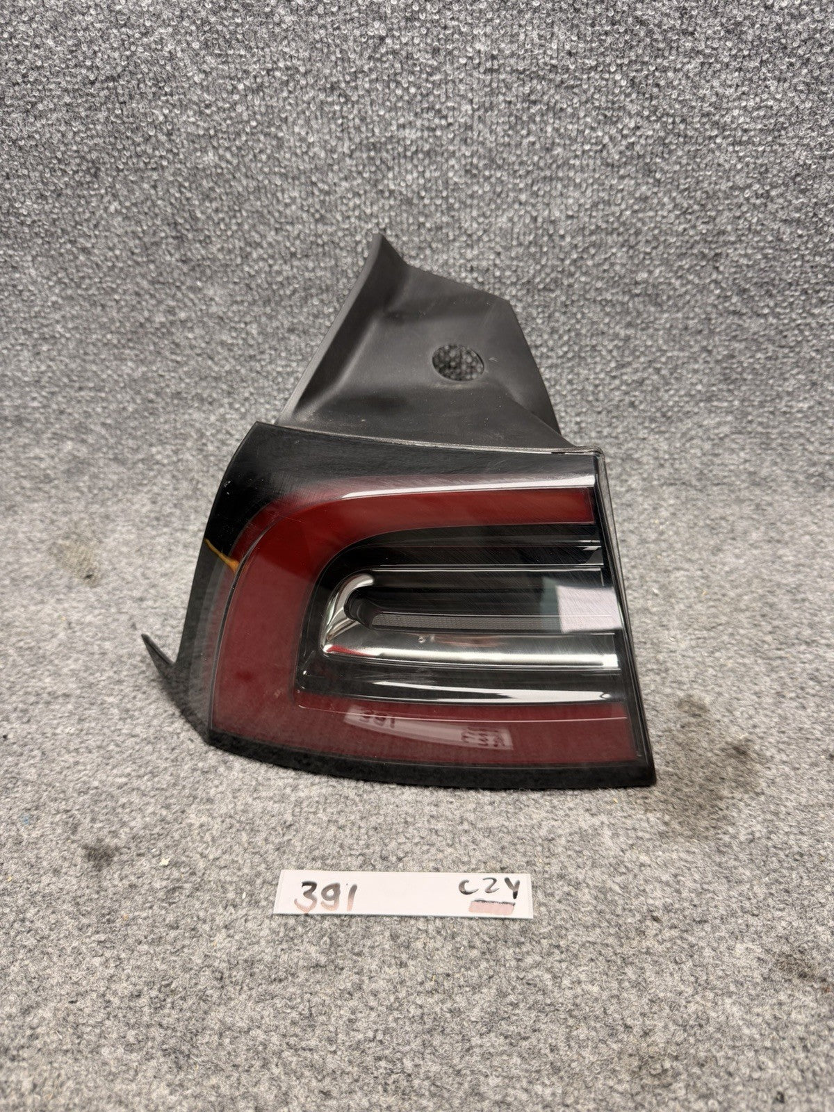 2020 - 2024 TESLA MODEL Y REAR LEFT DRIVER OUTER TAIL LIGHT OEM 1502086-00-D