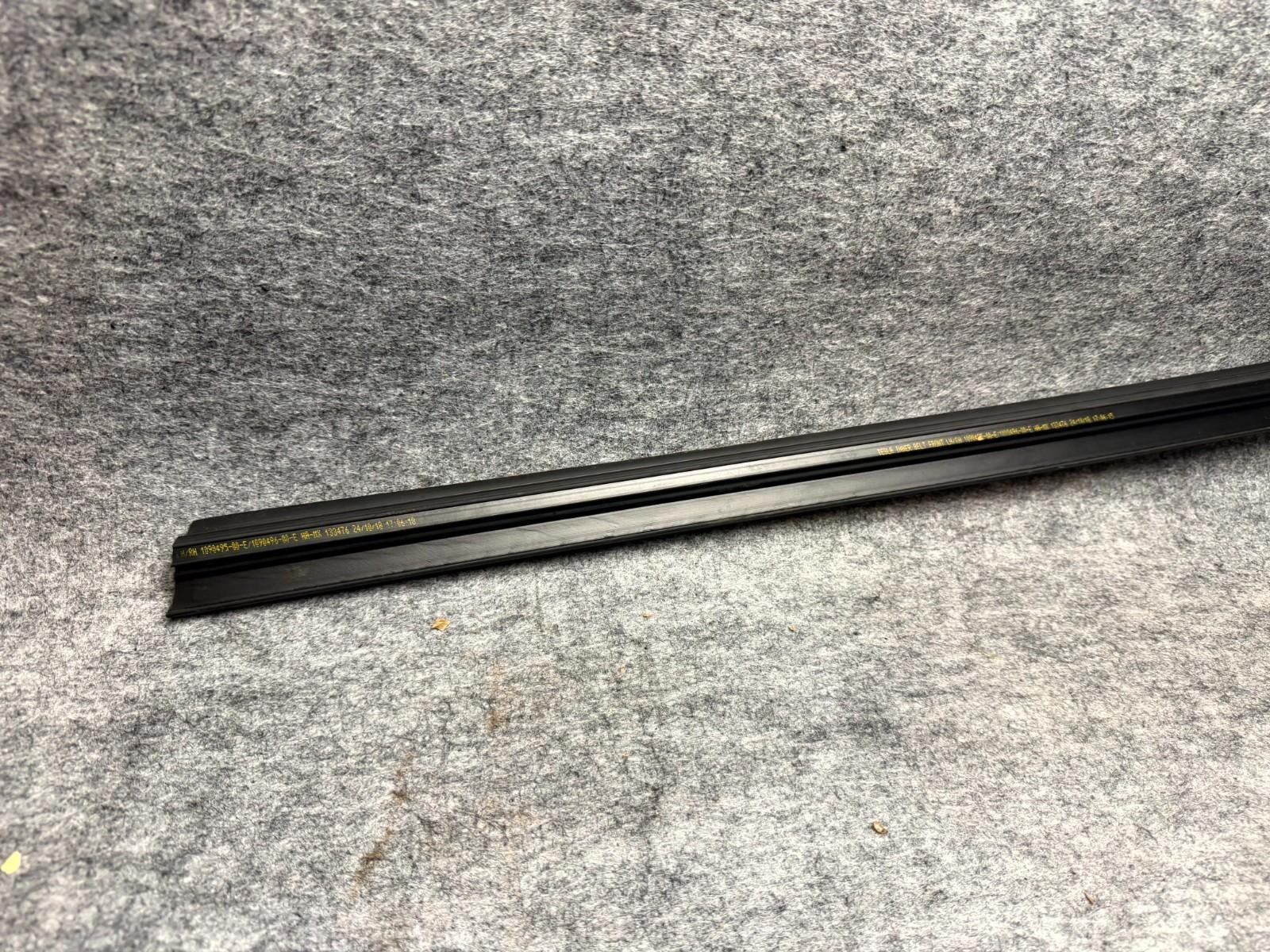 ♦️17-23 TESLA MODEL 3 FRONT LH / RH DOOR WINDOW WEATHERSTRIP SEAL OEM 109049500E