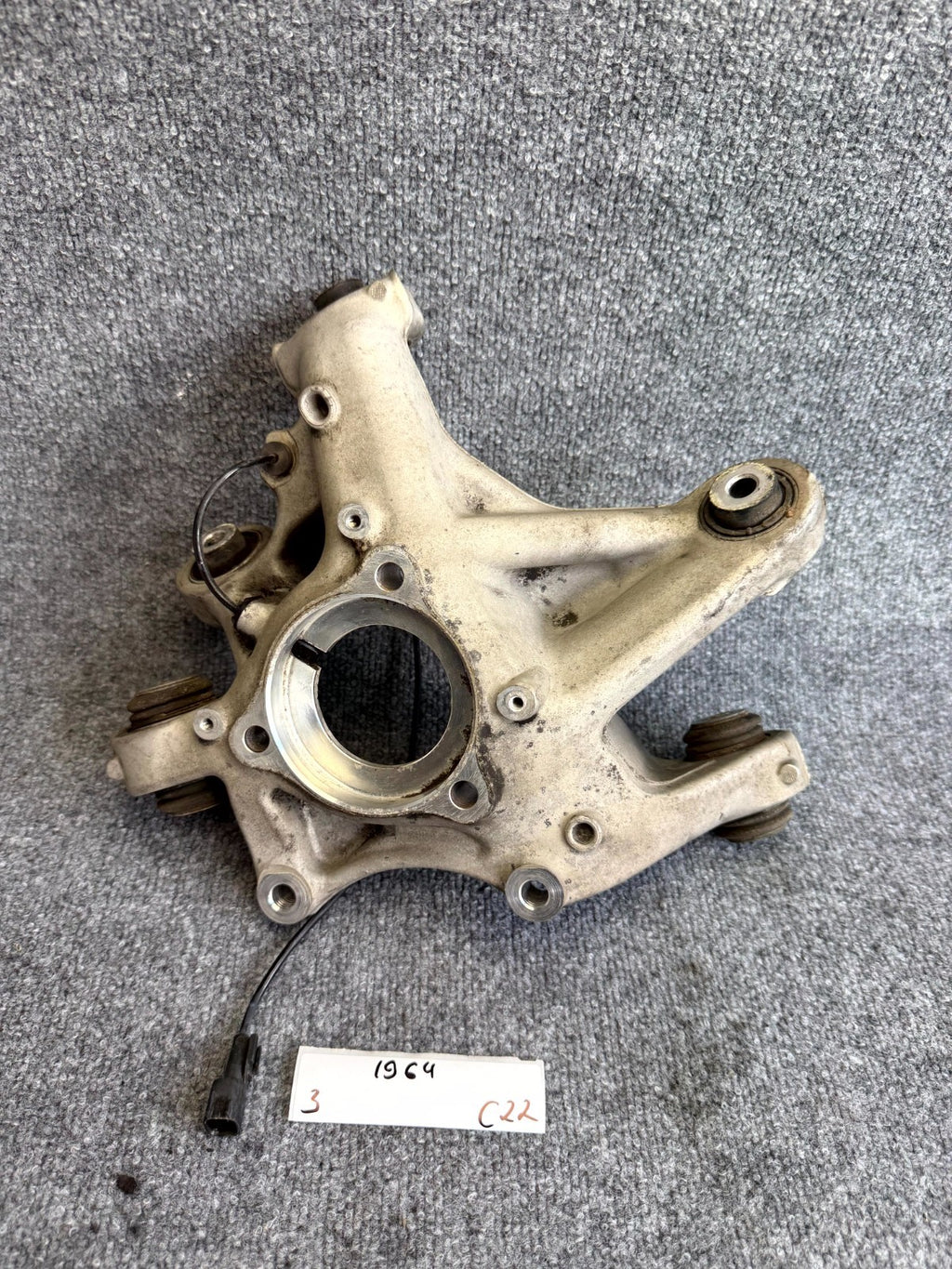 2017 – 2023 TESLA MODEL 3 REAR RIGHT SIDE SPINDLE KNUCKLE OEM, 1044416-00-F
