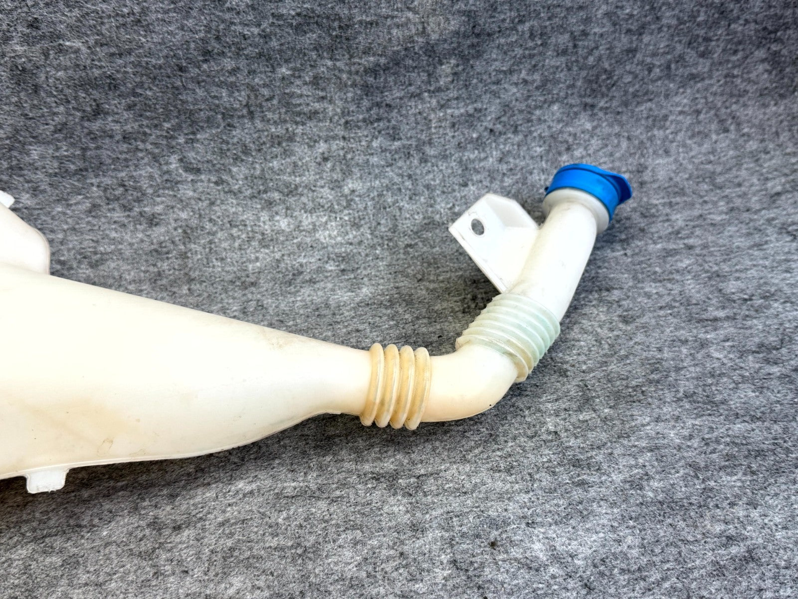 ♦️12-16 TESLA MODEL S WINDSHIELD WASHER RESERVOIR TANK BOTTLE OEM, 1005400-00-B