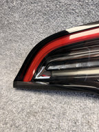 17 - 23 TESLA MODEL 3 Y REAR RIGHT  TAILLIGHT LAMP OEM, 1502089-00-B 4 Pin