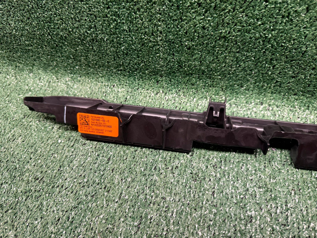 ♦️20-23 TESLA MODEL Y FRONT RIGHT SIDE LOWER 12V CABLE BRACKET OEM, 1521682-00-C