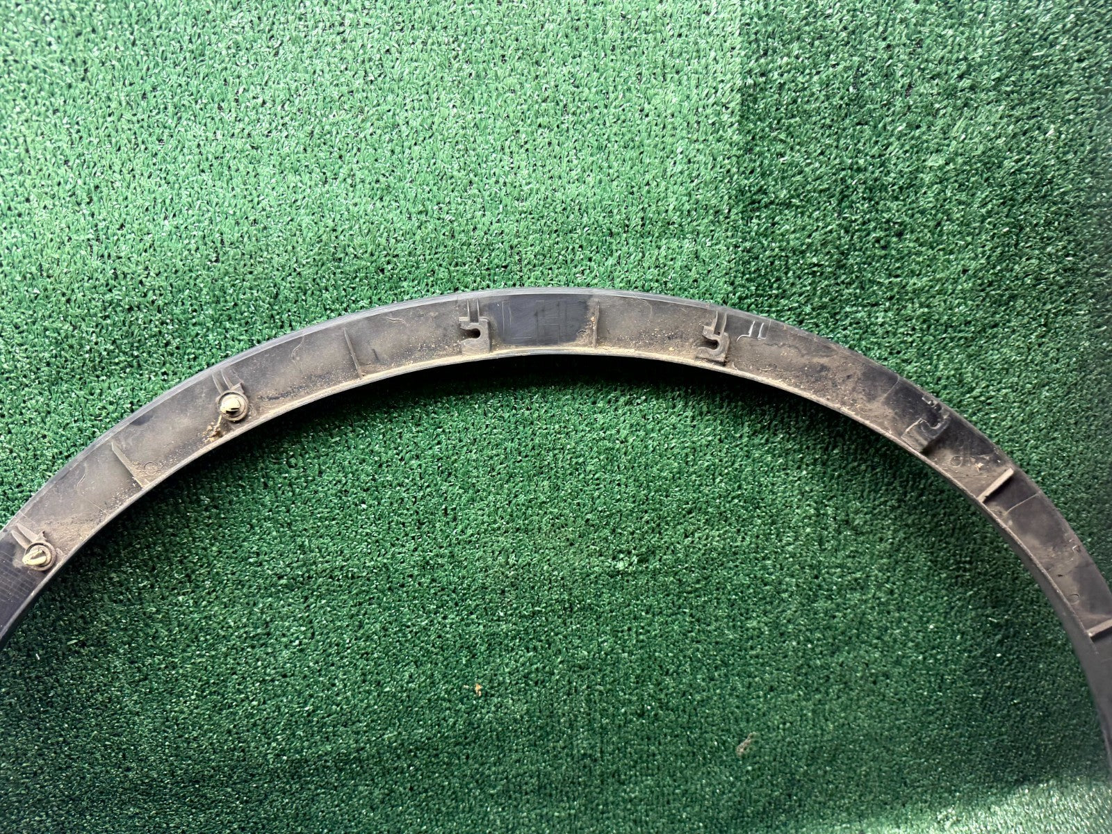 ♦️2020 - 2024 TESLA MODEL Y FRONT LEFT SIDE WHEEL FLARE GARNISH OEM 1494161-00-B