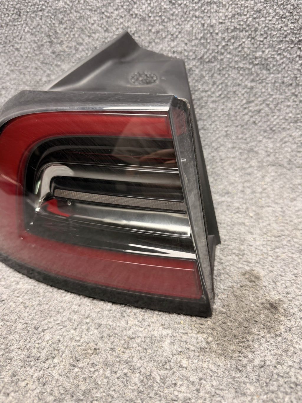 2020 - 2024 TESLA MODEL Y REAR LEFT DRIVER OUTER TAIL LIGHT OEM 1502086-00-D