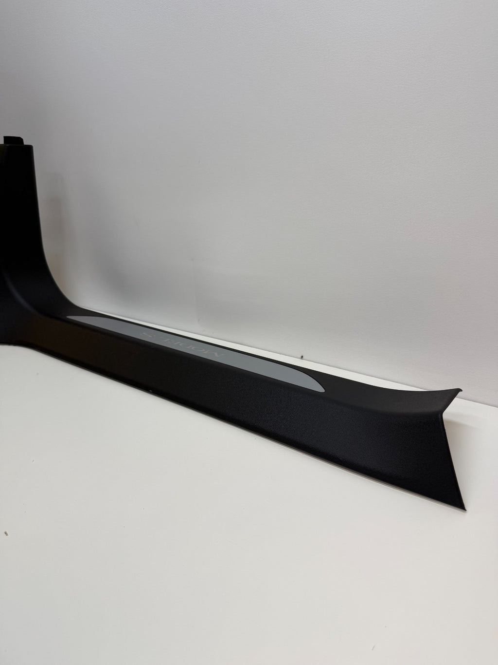 12-20 Tesla S Front Right Passenger Sill Plate Trim Cover Panel 1030391-00-F