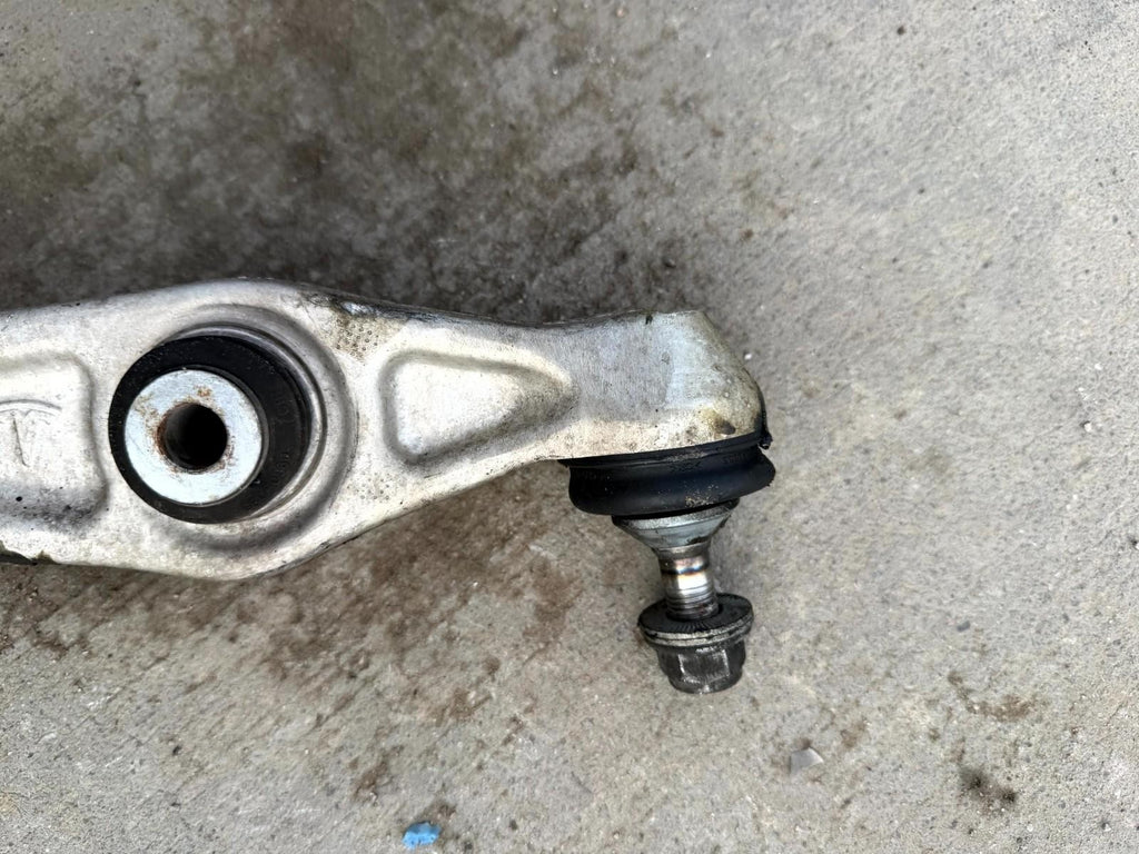 16-20 Tesla Model X Front Right Spindle Knuckle W/ Control Arm OEM,1027311-00-F