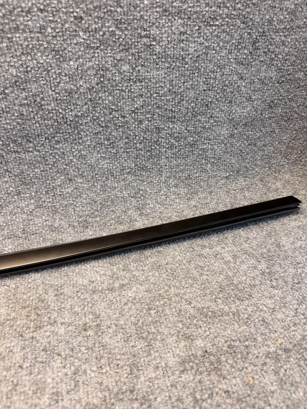 2020-2024 Tesla Model Y Front Right Door Window Belt Molding 1621165-00-B