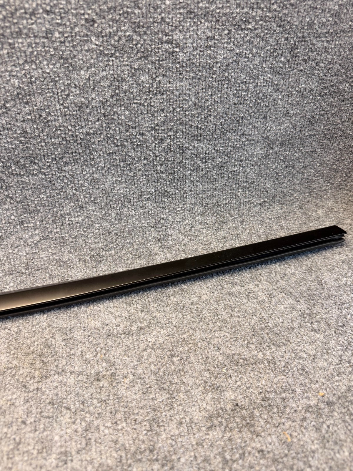 2020-2024 Tesla Model Y Front Right Door Window Belt Molding 1621165-00-B