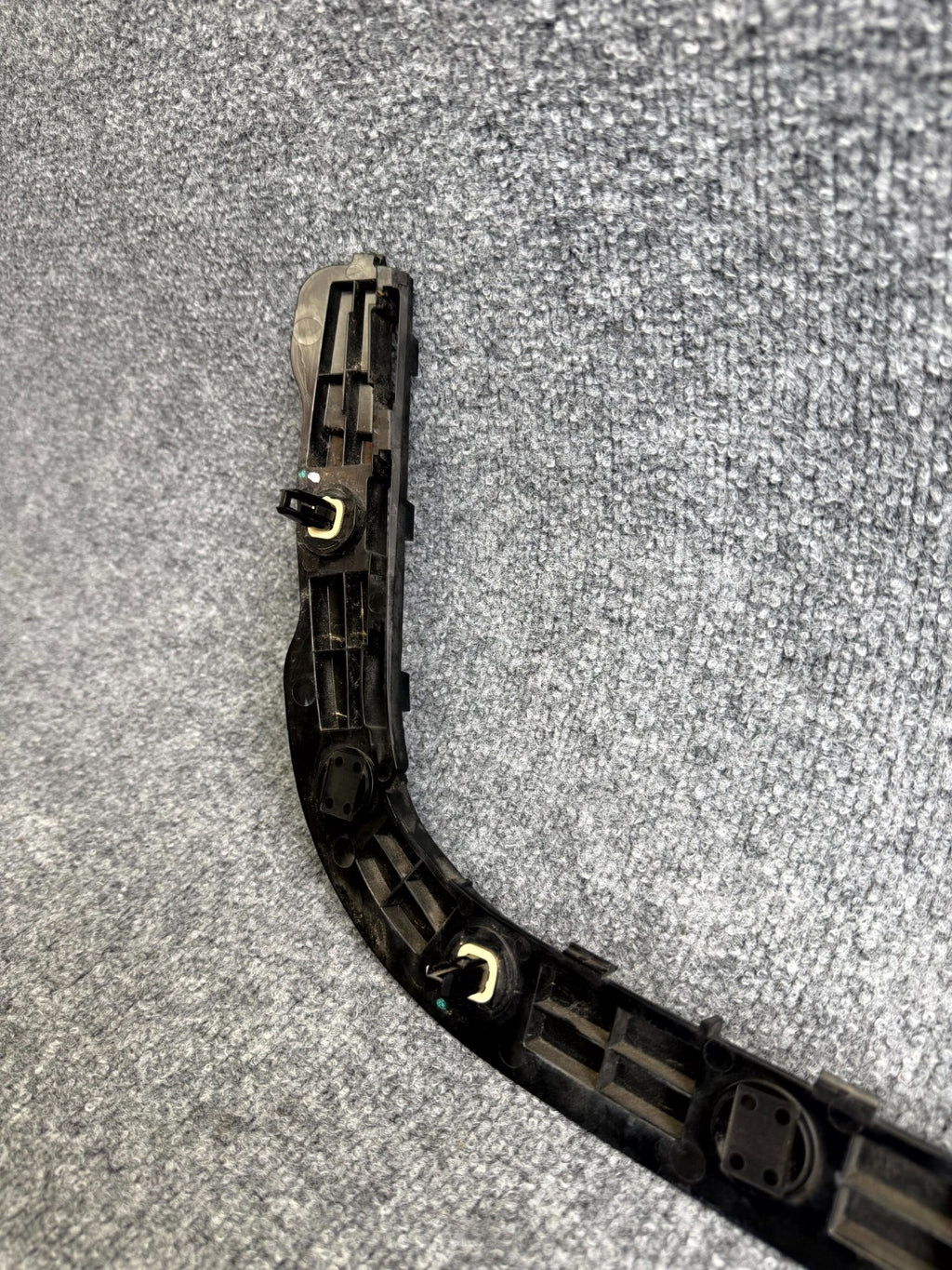 2017-2023 TESLA MODEL 3 REAR LEFT BUMPER LOWER SUPPORT BRACKET OEM, 1083990-00-I