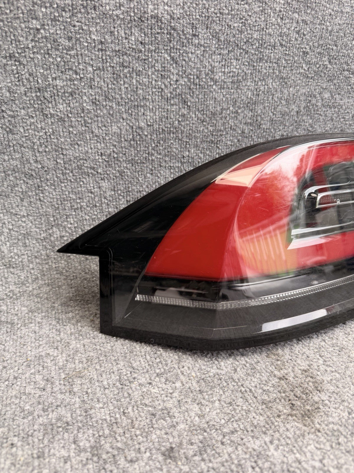 TESLA MODEL X TAIL LIGHT LEFT DRIVER 2016 2017 2018 2019 2020 LED 1034332-00-B