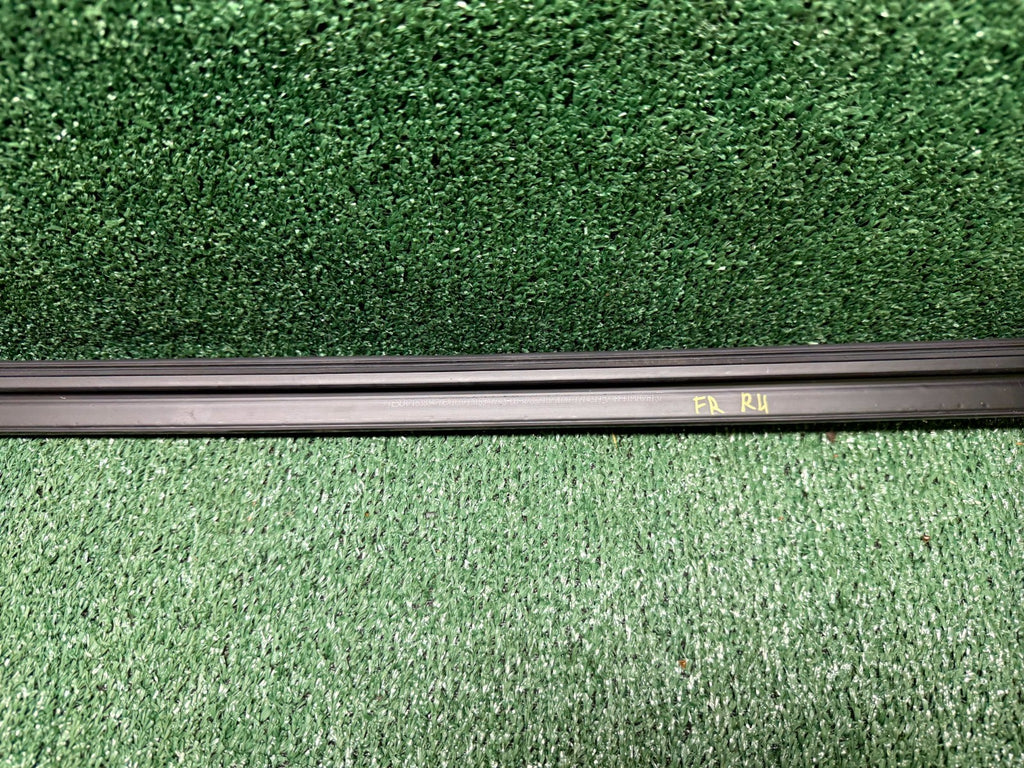 ♦️2020-2023 TESLA MODEL Y FRONT RIGHT DOOR WINDOW BELT MOLDING OEM, 1516943-00-A