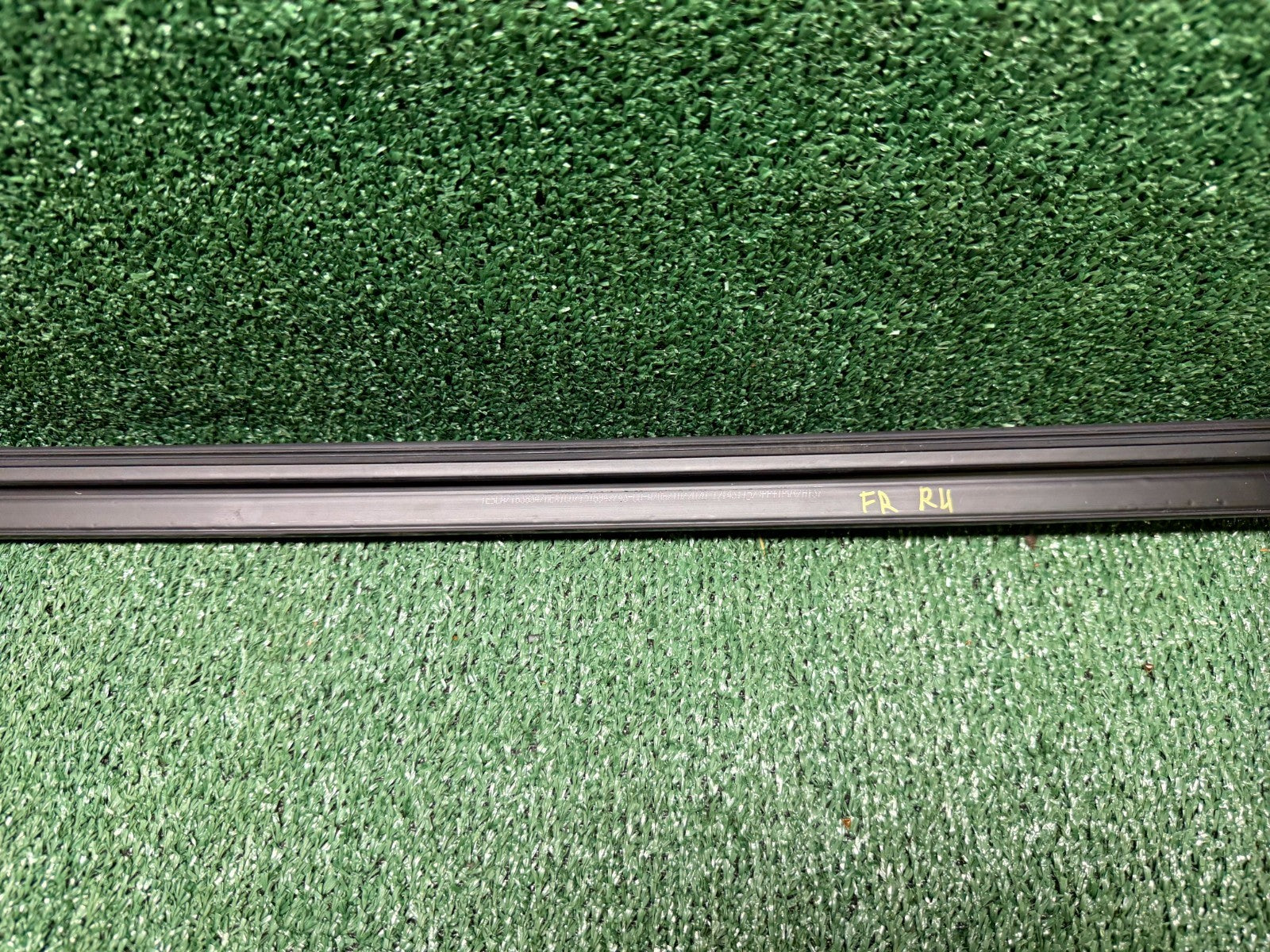 ♦️2020-2023 TESLA MODEL Y FRONT RIGHT DOOR WINDOW BELT MOLDING OEM, 1516943-00-A