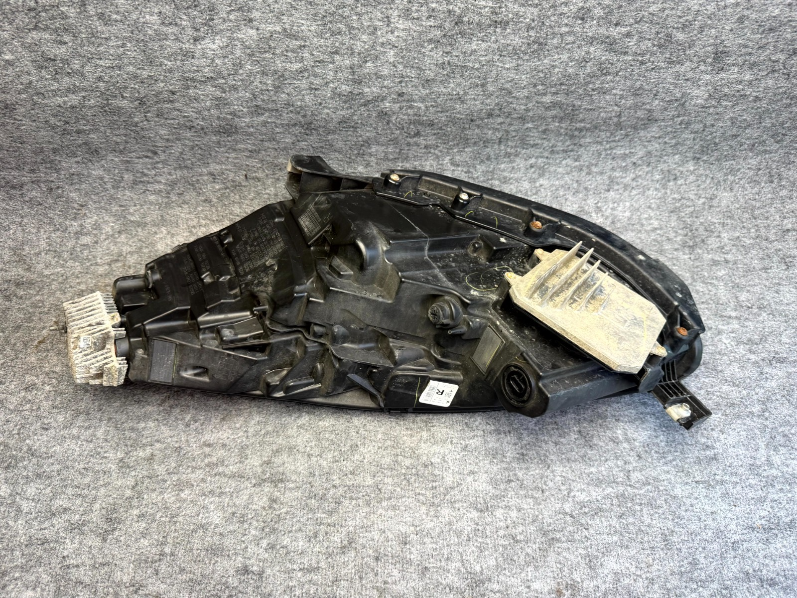 ♦️2017-2023 TESLA MODEL 3 FRONT RIGHT SIDE HEADLIGHT ASSEMBLY OEM, 1077372-00-K