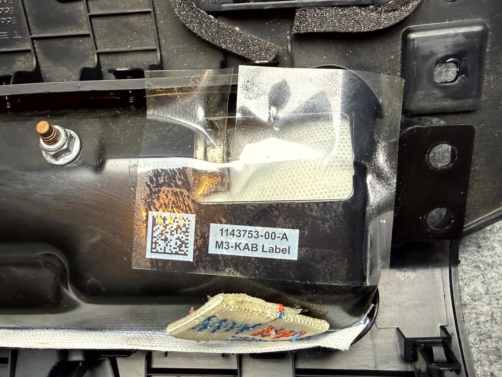 ♦️2017–2023 TESLA MODEL 3 FRONT LEFT SIDE LOWER DASH KNEE TRIM OEM, 1077825-00-D