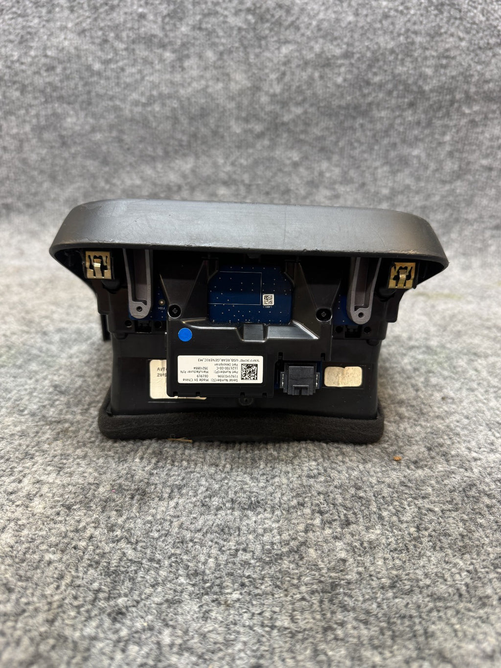 17 - 23 TESLA MODEL 3 REAR CENTER AIR VENT GRILL COVER & USB HUB OEM, 112170000C