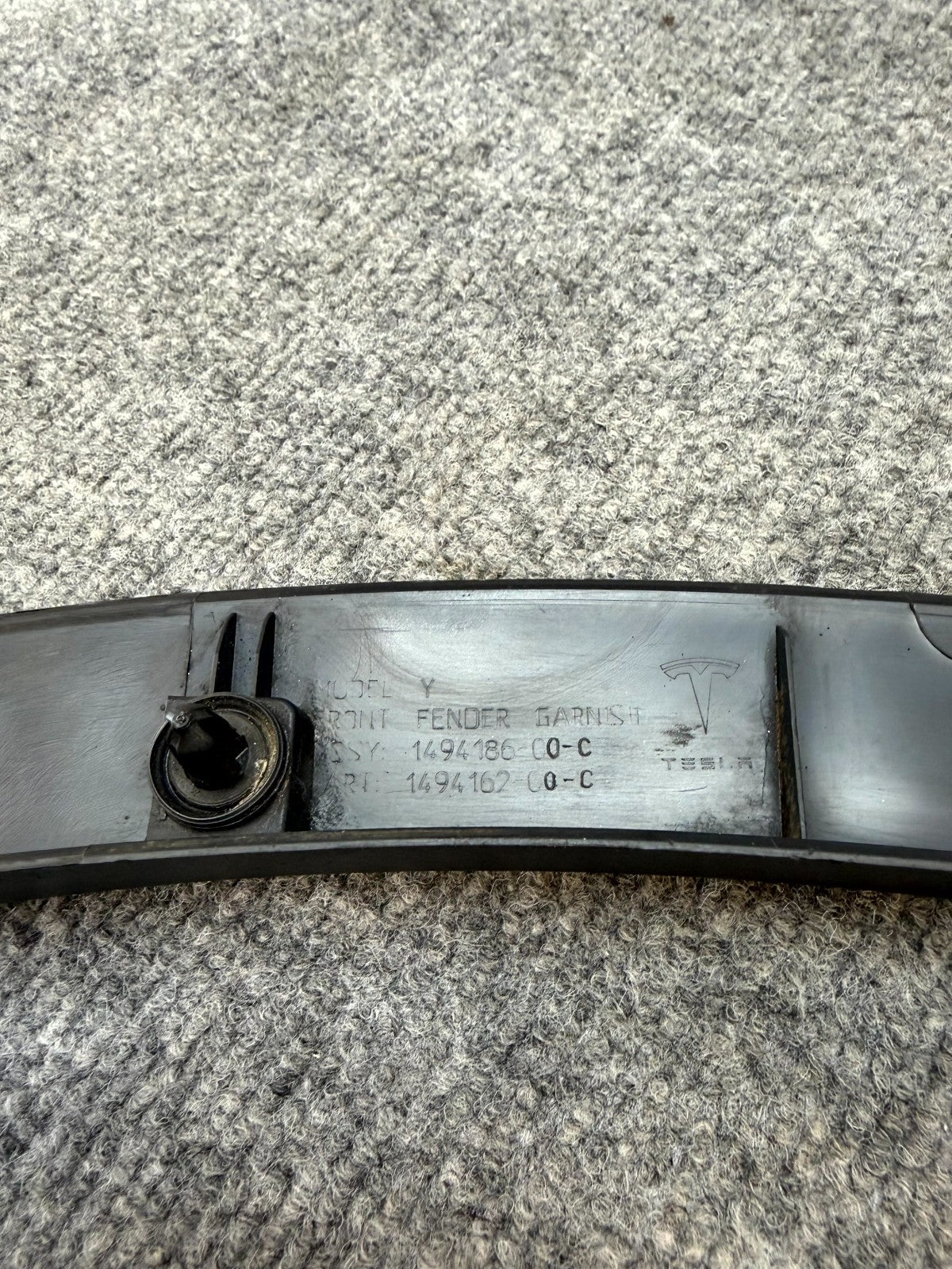 2020 - 2024 TESLA MODEL Y FRONT RIGHT SIDE WHEEL FLARE MOLDING OEM, 1494162-00-C
