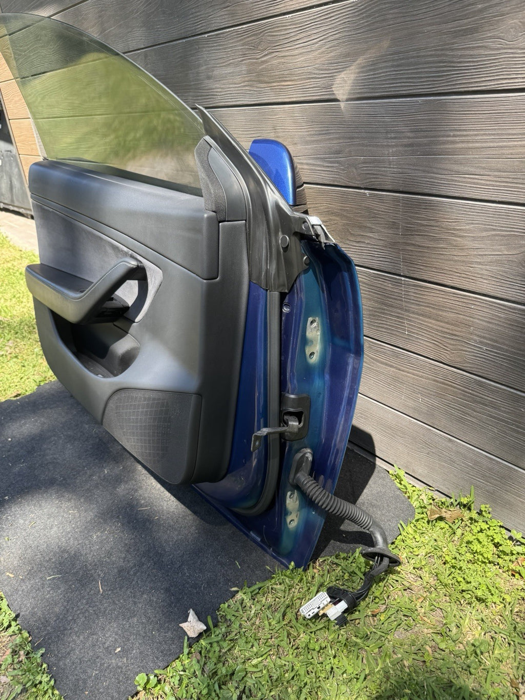 2018-2023 TESLA MODEL 3 FRONT LEFT DRIVER SIDE DOOR SHELL BLUE MIRROR INCUDED