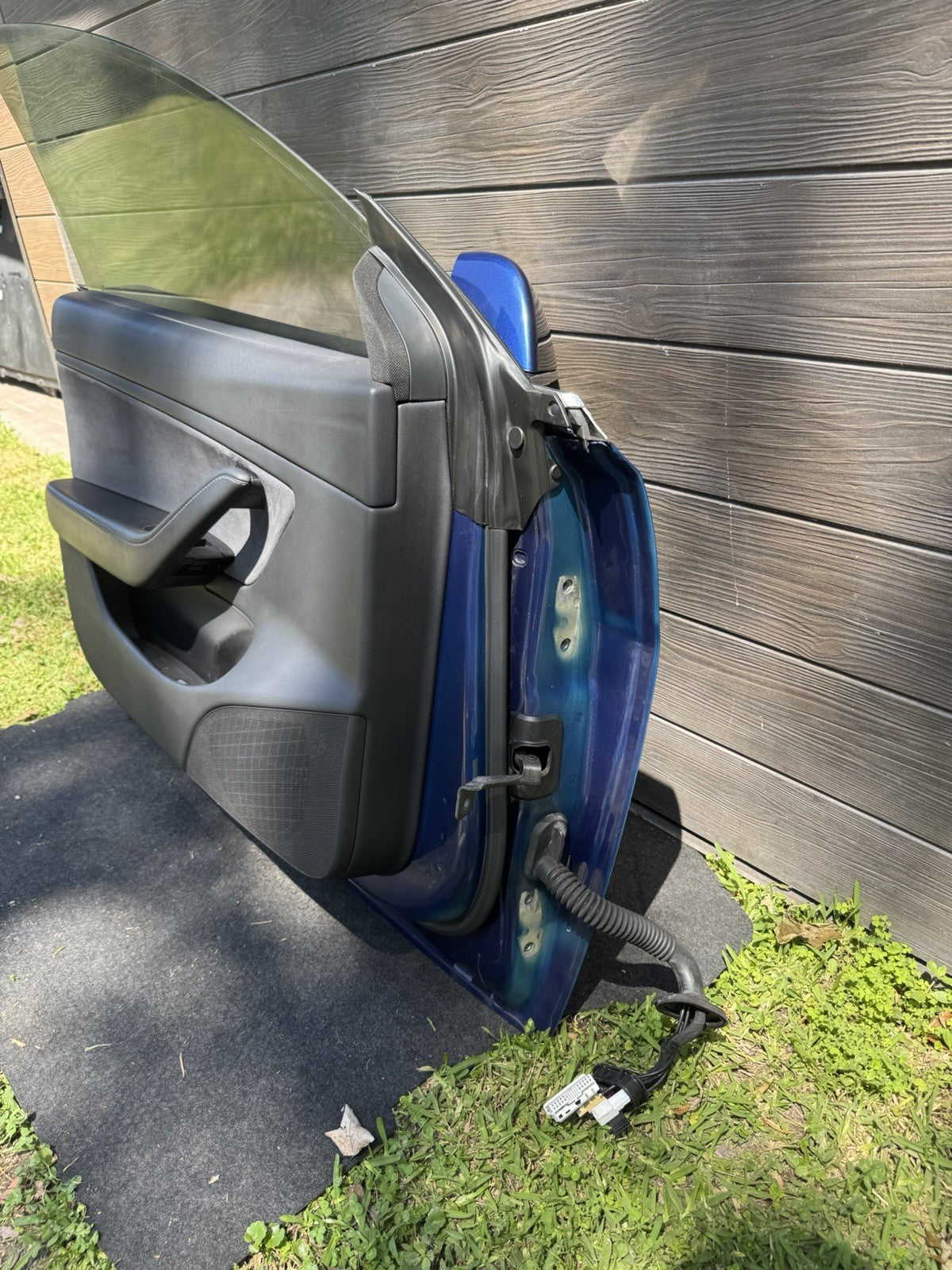 2018-2023 TESLA MODEL 3 FRONT LEFT DRIVER SIDE DOOR SHELL BLUE MIRROR INCUDED