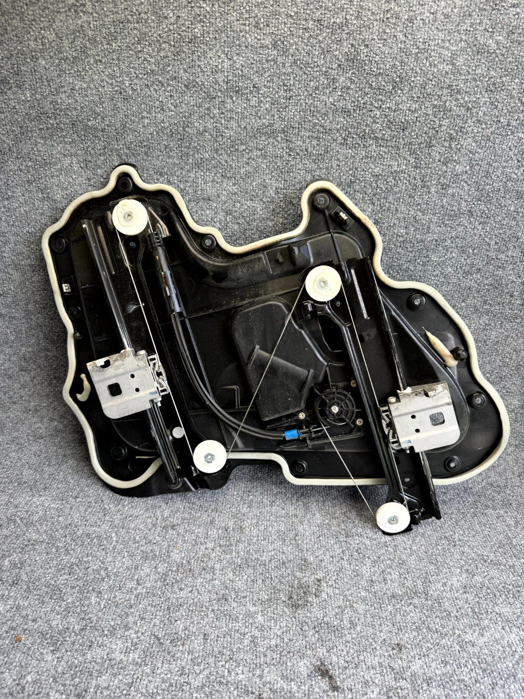 2017-2023 TESLA MODEL 3 REAR RIGHT DOOR WINDOW REGULATOR MOTOR OEM, 1096623-99-H