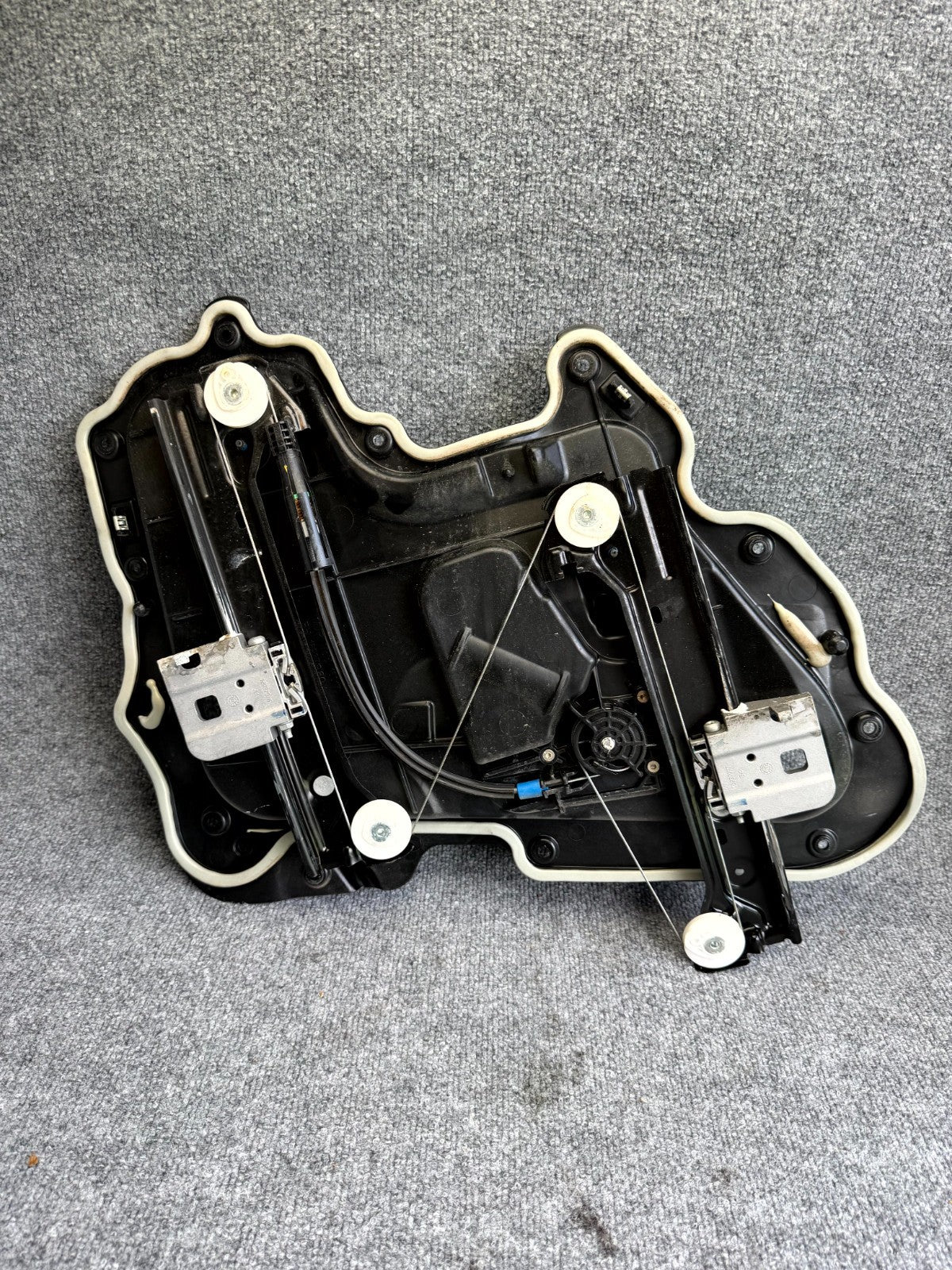 2017-2023 TESLA MODEL 3 REAR RIGHT DOOR WINDOW REGULATOR MOTOR OEM, 1096623-99-H