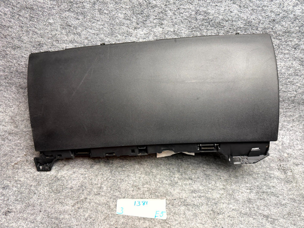 ♦️17-23 TESLA MODEL 3 FRONT GLOVE BOX STORAGE COMPARTMENT ASSY OEM, 1083331-00-A