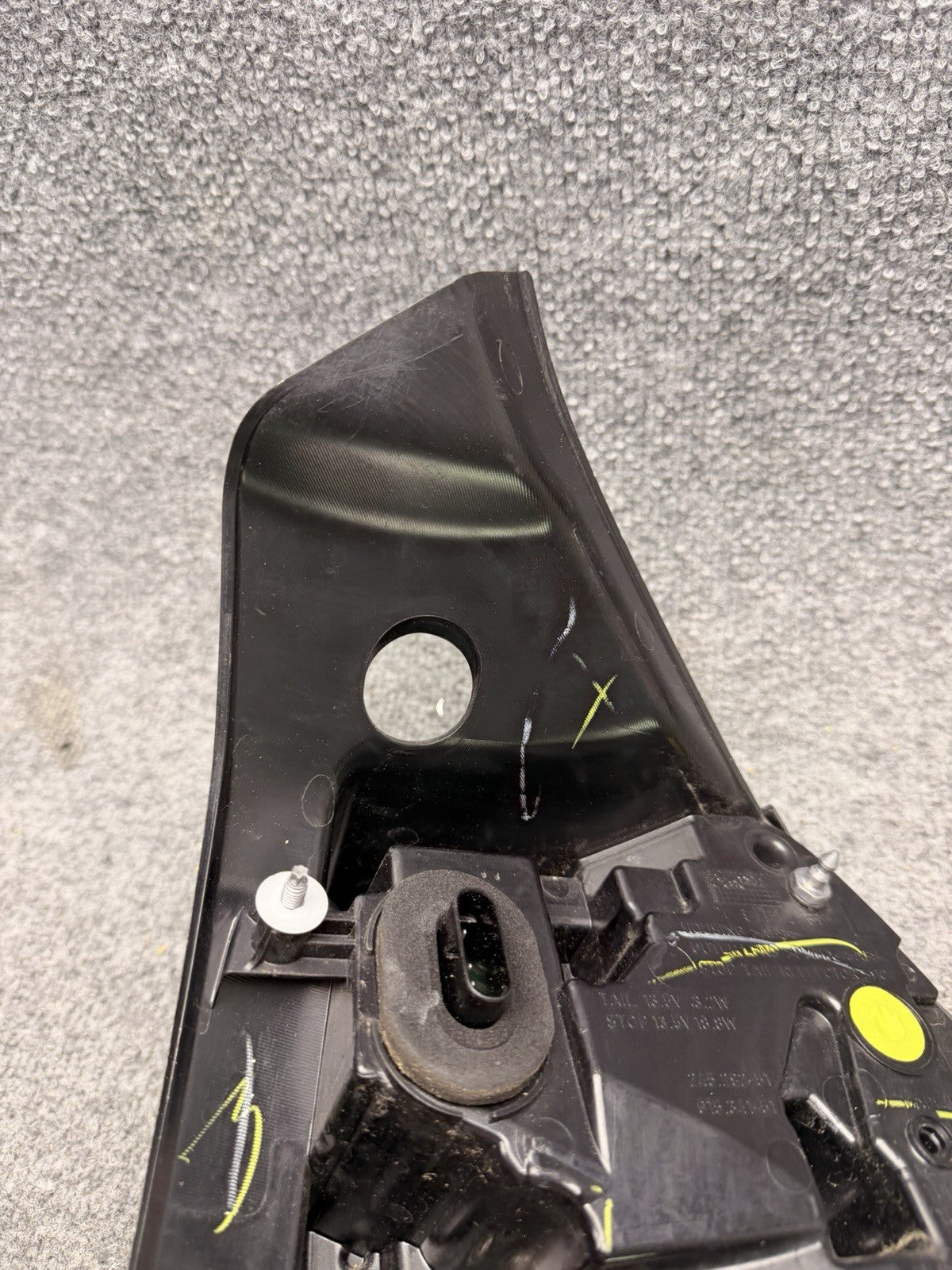 2020 - 2024 TESLA MODEL Y REAR LEFT DRIVER OUTER TAIL LIGHT OEM 1502086-00-D