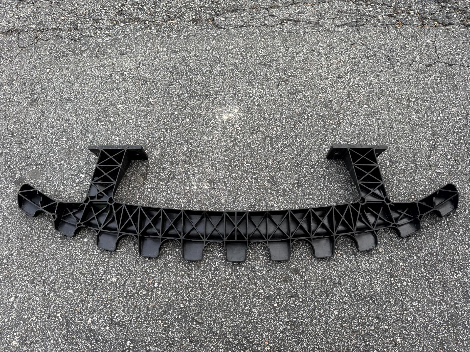 ♦️12-20 TESLA MODEL S FRONT BUMPER REINFORCEMENT ANKLE CATCHER OEM, 1056837-00-C