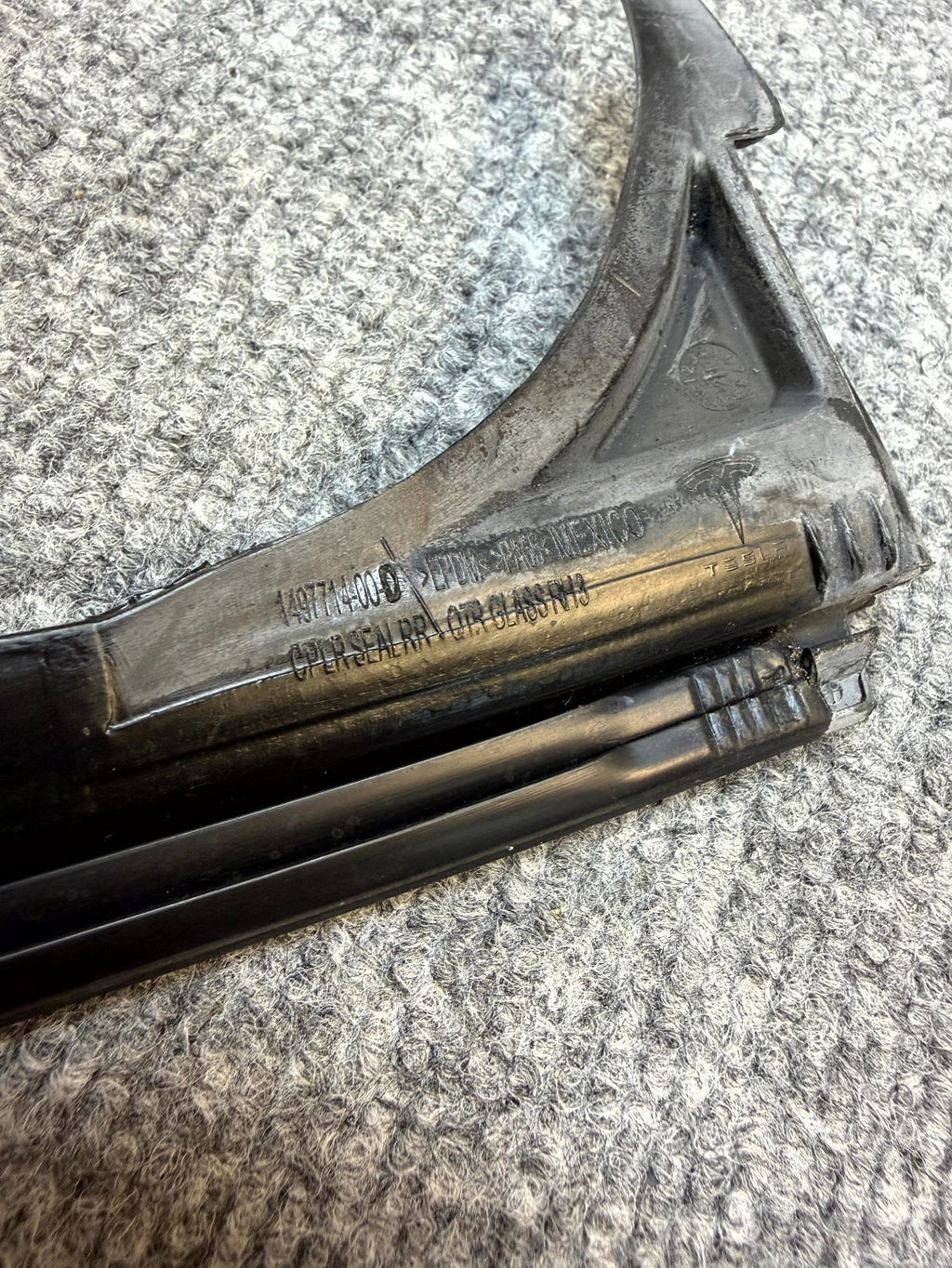 2020-2024 TESLA MODEL Y REAR RIGHT SIDE DOOR SEAL WEATHERSTRIP OEM, 1497714-00-D