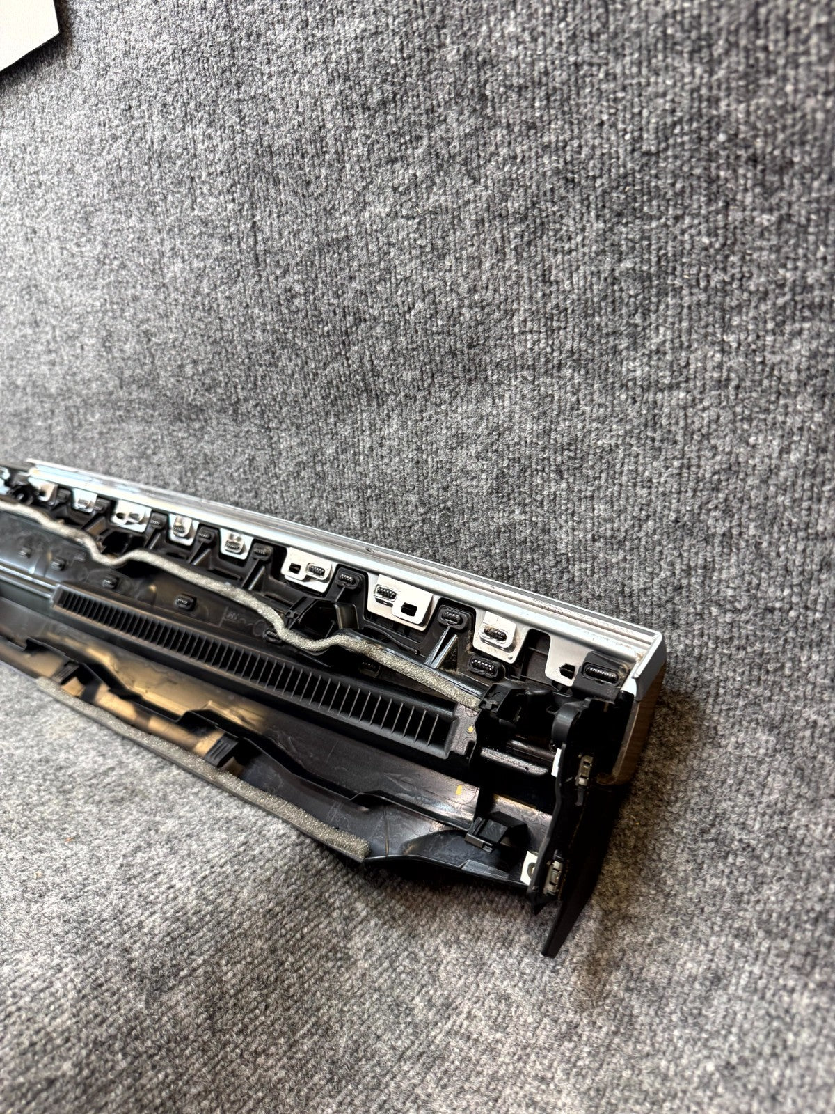 2020 - 2024 TESLA MODEL Y LEFT INSTRUMENT PANEL DECOR ASSEMBLY OEM, 1877662-00-A