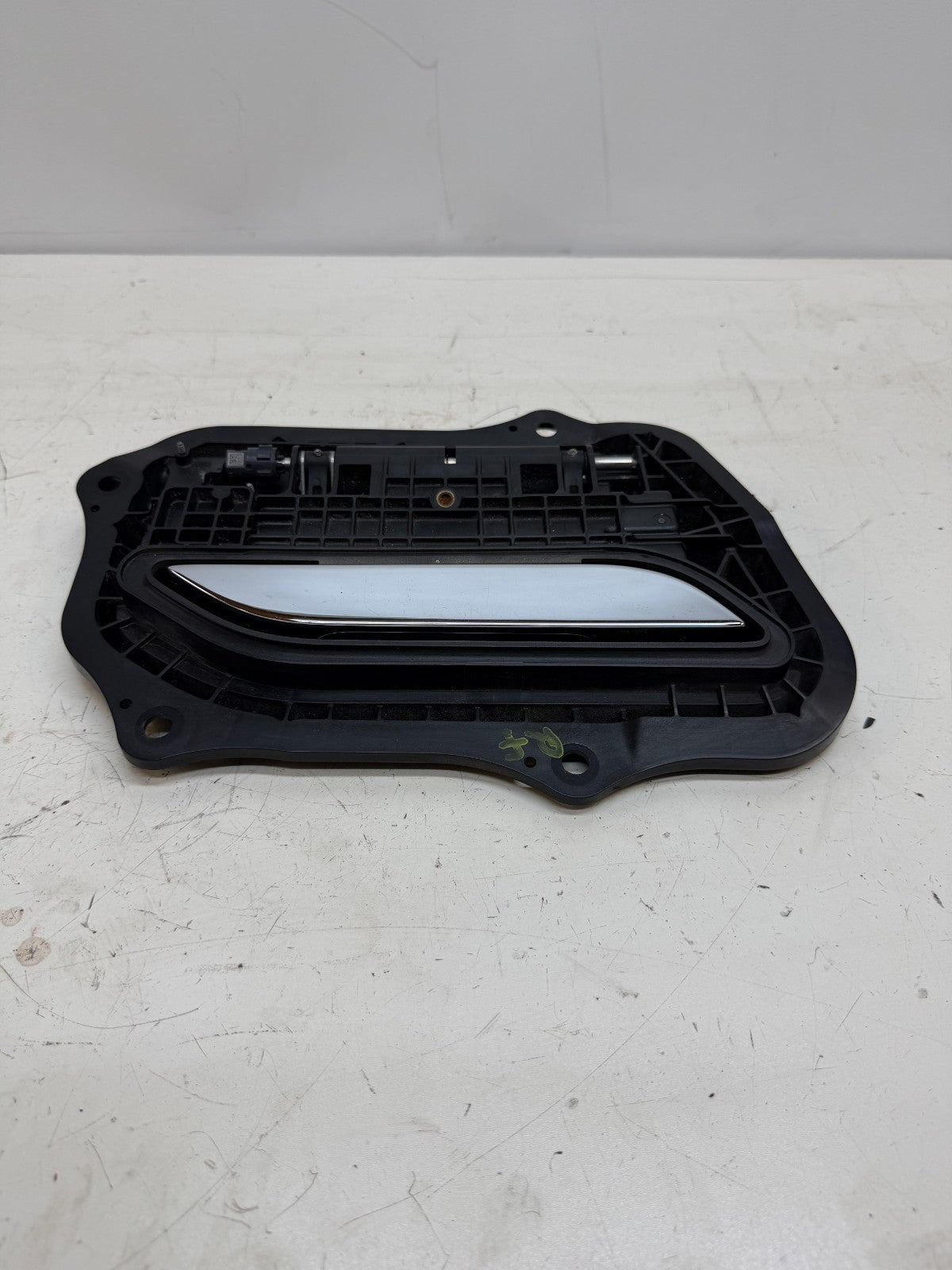 2016-2020 Tesla Model S Front Right Passenger Side Exterior Door Handle