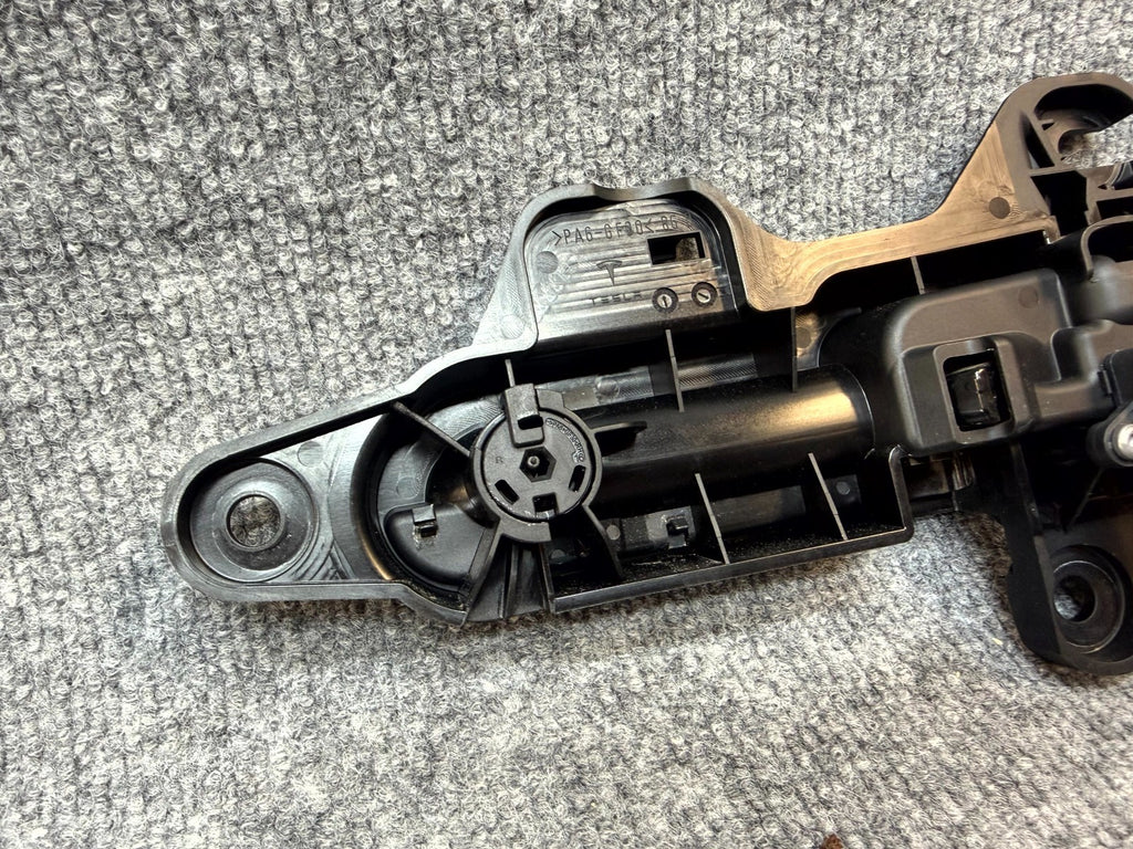 2020 - 2024 TESLA MODEL Y FRONT/REAR RIGHT SIDE DOOR HANDLE OEM, 1528115-00-D