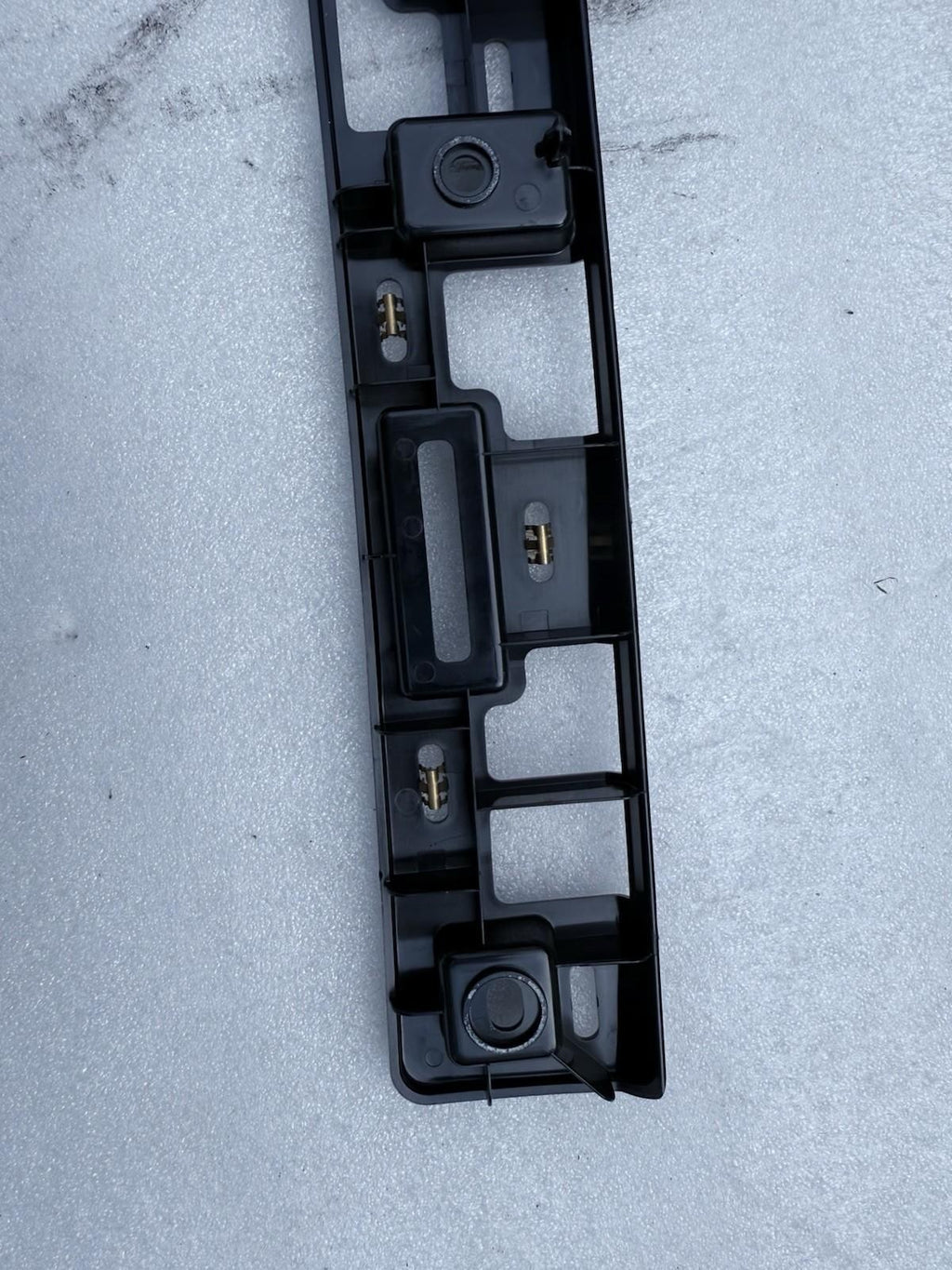 ♦️16-24 TESLA MODEL X REAR RIGHT UPPER DOOR SPINE MOUNT BRACKET OEM, 110882100