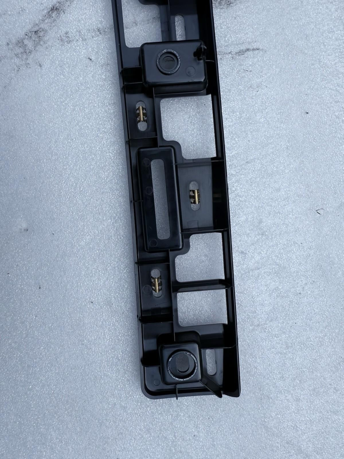 ♦️16-24 TESLA MODEL X REAR RIGHT UPPER DOOR SPINE MOUNT BRACKET OEM, 110882100